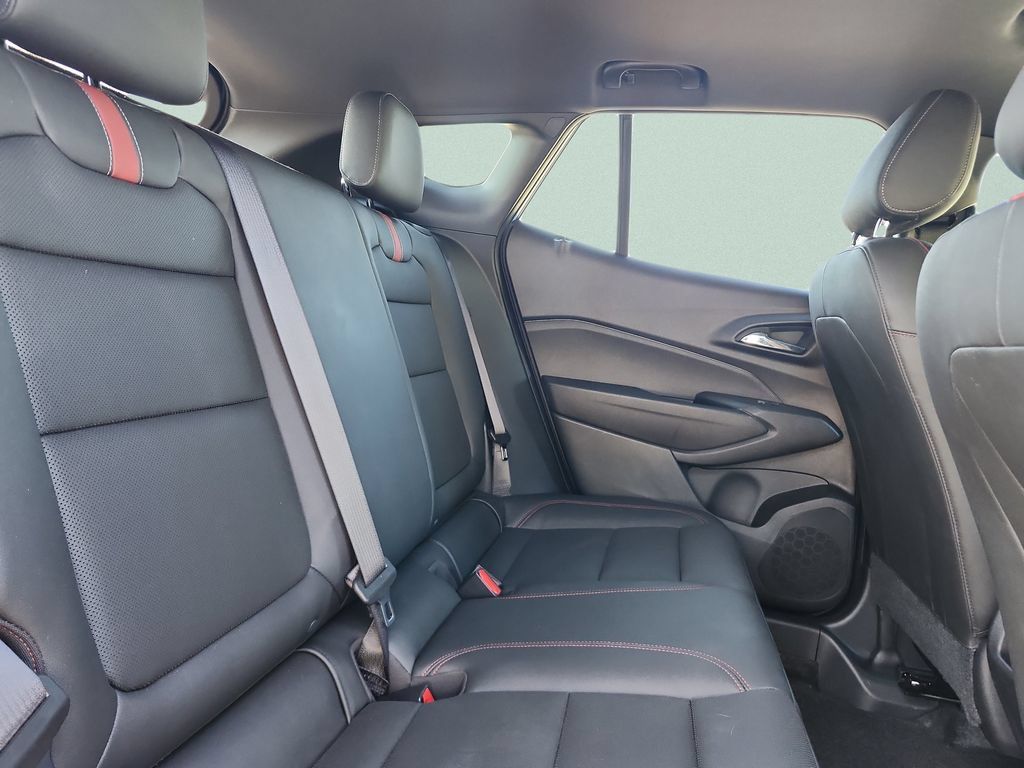 Used 2024 Chevrolet Trax RS w/ Sunroof Package FWD image 33