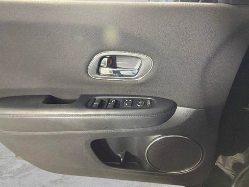 Used 2018 Honda HR-V EX image 24