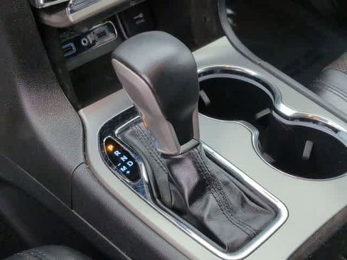 Used 2020 Jeep Grand Cherokee Altitude image 32