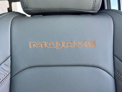 New 2025 Jeep Gladiator Mojave image 7