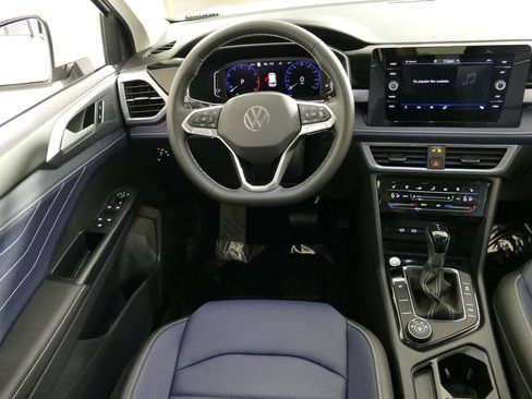 Used 2025 Volkswagen Taos SEL AWD/4WD image 25