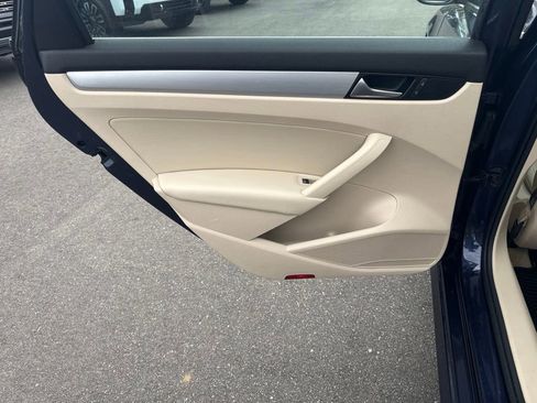 Used 2012 Volkswagen Passat 2.5 SE FWD image 26