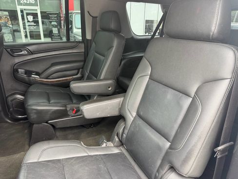 Used 2018 Chevrolet Suburban LT RWD image 19