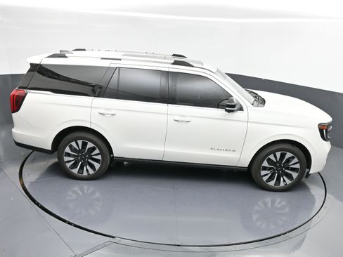 Used 2025 Ford Expedition Platinum w/ Driver's Package image 37