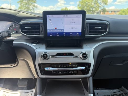 Certified 2022 Ford Explorer XLT w/ Equipment Group 202A image 16