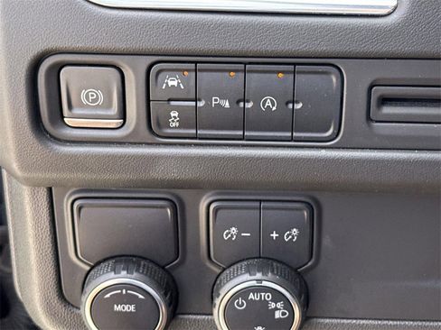 Used 2023 Chevrolet Suburban LT image 16