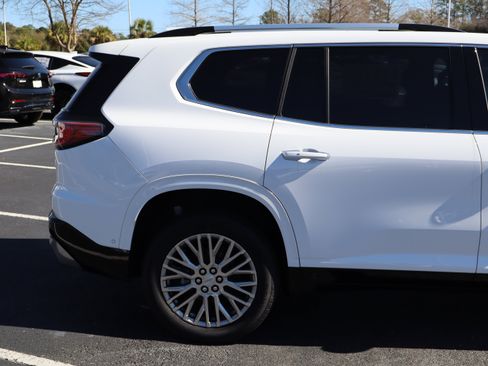 New 2026 GMC Acadia Denali w/ Super Cruise Package image 10