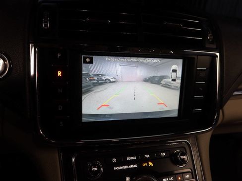 Used 2017 Lincoln Continental Select image 23