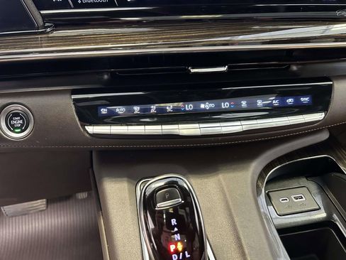 Used 2022 Cadillac Escalade Premium Luxury w/ Performance Package AWD/4WD image 25