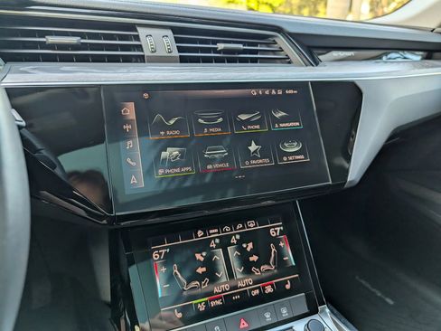 Used 2021 Audi e-tron Premium w/ Towing Package image 48