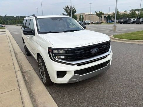 Used 2025 Ford Expedition Platinum w/ Platinum Ultimate Package AWD/4WD image 28