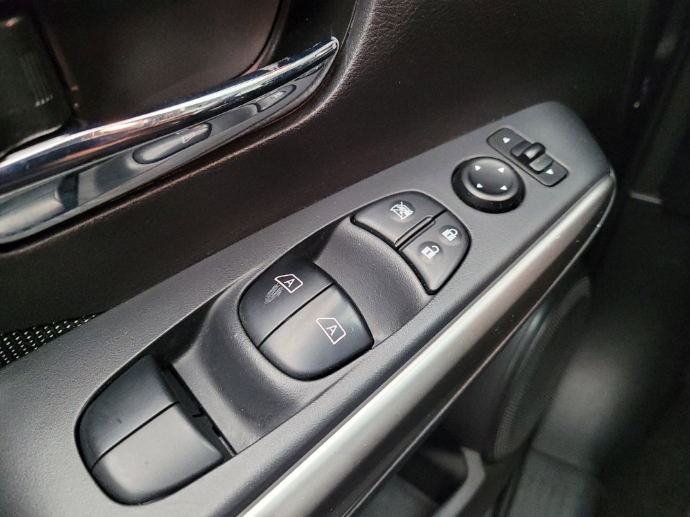 Used 2019 Nissan Kicks SV FWD image 27