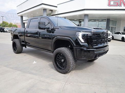 Used 2025 GMC Sierra 3500 AT4 w/ AT4 Premium Plus Package AWD/4WD image 8