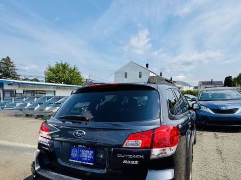 Used 2013 Subaru Outback 2.5i Premium AWD/4WD image 9