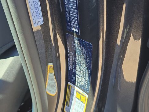 New 2026 Kia Carnival EX image 34