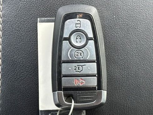 Used 2022 Ford Explorer XLT w/ Equipment Group 202A image 30