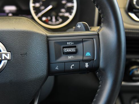 Used 2025 Nissan Rogue SV FWD image 29
