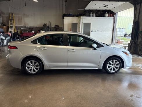 Used 2024 Toyota Corolla LE FWD image 9