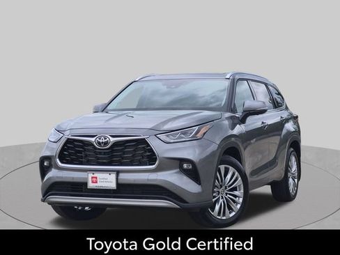 Certified 2026 Toyota Highlander Platinum AWD/4WD image 1