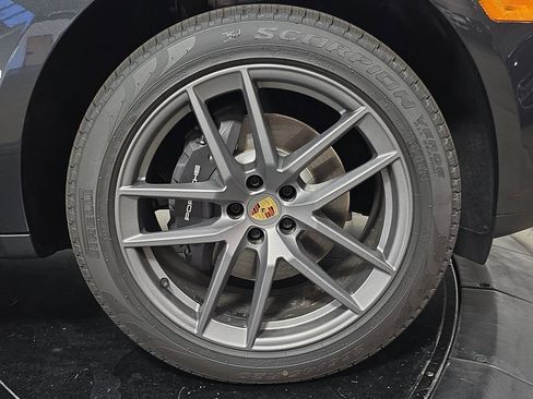 Certified 2025 Porsche Macan AWD/4WD image 29
