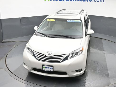 Used 2017 Toyota Sienna XLE w/ XLE Navigation Package image 26