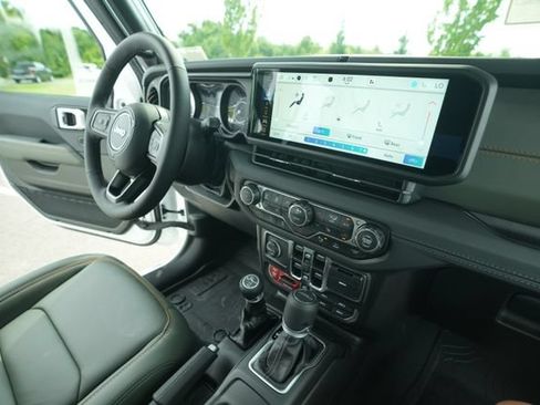 New 2026 Jeep Gladiator Mojave w/ Steel Bumper Group AWD/4WD image 33