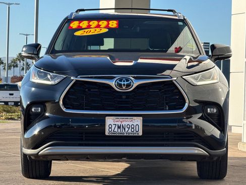 Certified 2022 Toyota Highlander Platinum image 11