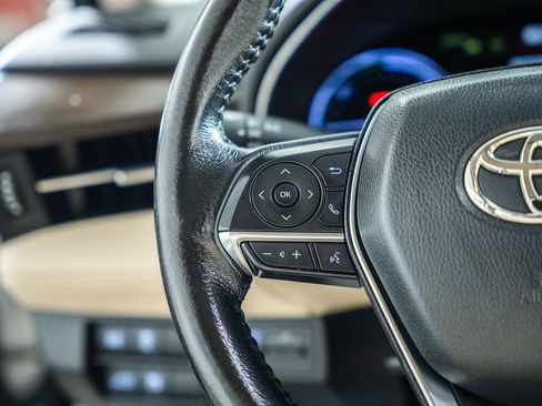 Used 2020 Toyota Avalon XLE w/ Moonroof Package image 30