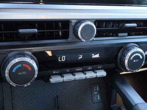 Used 2024 Toyota Tacoma TRD Sport image 16