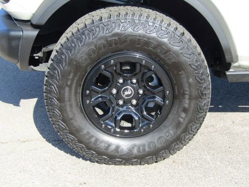 Used 2025 Ford Bronco Badlands AWD/4WD image 4