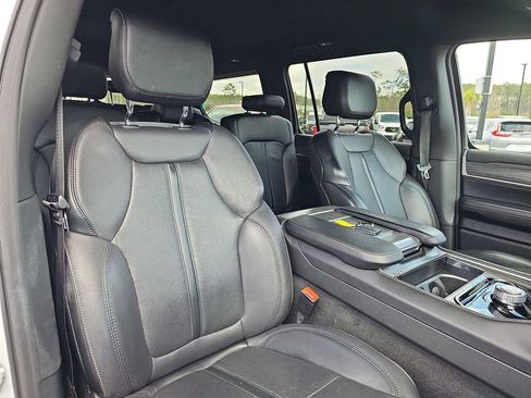 Used 2024 Jeep Wagoneer Series II w/ Flexible Seating Group image 13