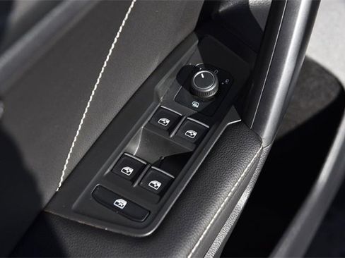 Certified 2023 Volkswagen Tiguan SE image 8