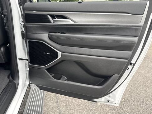 New 2026 Jeep Grand Wagoneer L Limited AWD/4WD image 17