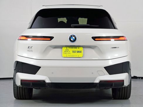 Used 2022 BMW iX xDrive50 w/ Sport Package image 10