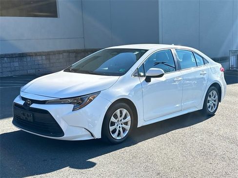 Certified 2023 Toyota Corolla LE image 2