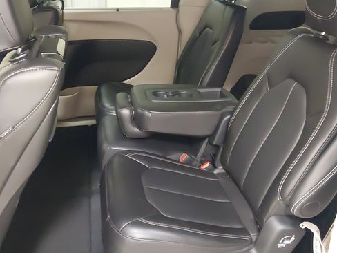 Used 2024 Chrysler Pacifica Touring-L w/ Uconnect Theater Family Group FWD image 38