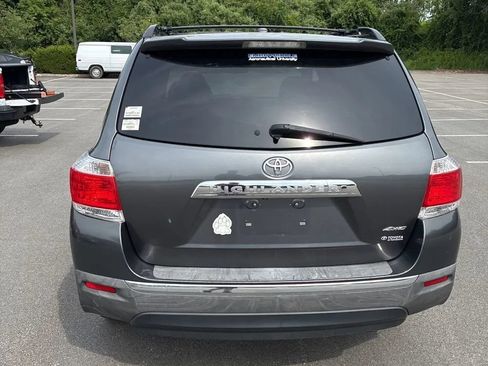 Used 2011 Toyota Highlander SE w/ Tow Pkg AWD/4WD image 5