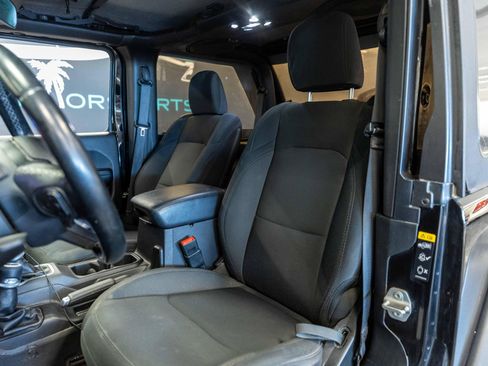 Used 2020 Jeep Wrangler Sport AWD/4WD image 9