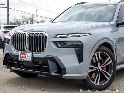Used 2023 BMW X7 xDrive40i w/ M Sport Package image 3