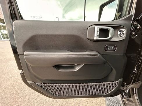 Used 2020 Jeep Gladiator Overland image 23