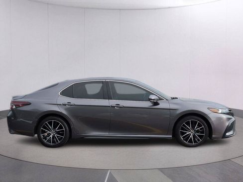 Used 2021 Toyota Camry SE w/ Convenience Package FWD image 8