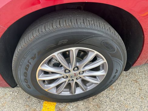 Used 2024 Buick Enclave Premium image 18