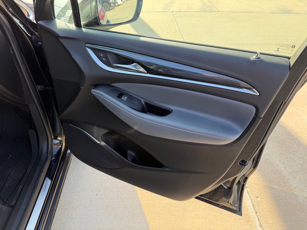 Used 2018 Buick Enclave Essence w/ Trailering Package FWD image 11