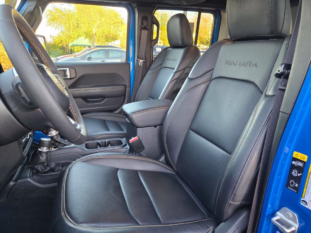 Used 2024 Jeep Wrangler Unlimited Sahara w/ Technology Group AWD/4WD image 19