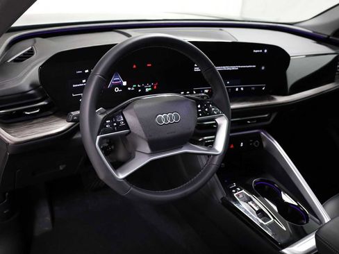 Certified 2025 Audi Q5 Premium w/ Convenience Package image 4