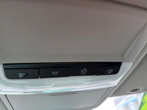 Used 2023 Nissan Rogue S AWD/4WD image 15