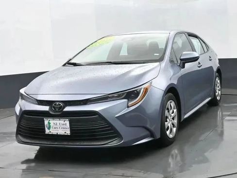 Used 2024 Toyota Corolla LE FWD image 1