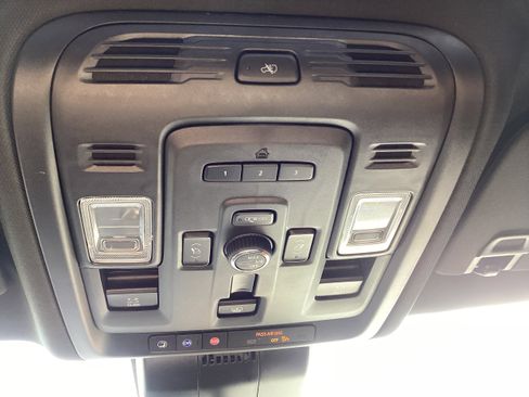 Used 2024 GMC Yukon Denali w/ Denali Reserve Package image 24