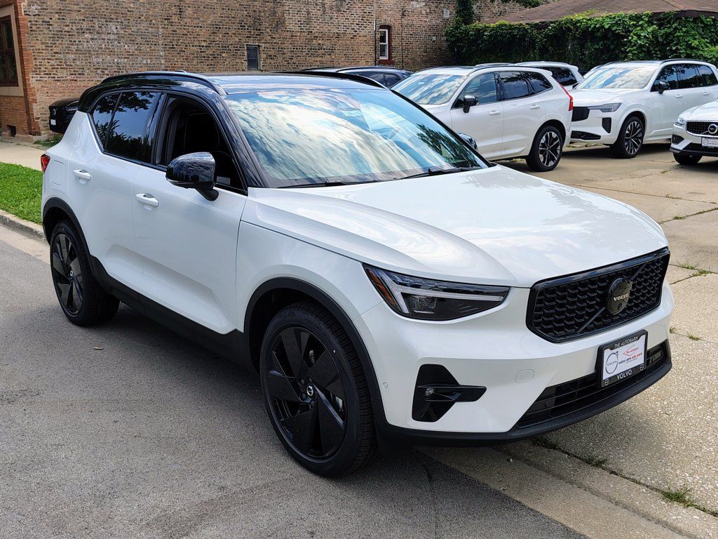 New 2026 Volvo XC40 B5 Ultra w/ Climate Package AWD/4WD image 4