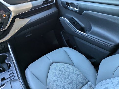 Used 2023 Toyota Highlander Bronze Edition image 20